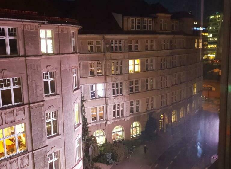 اتاق استاندارد با سرویس بهداشتی مشترک, Chilli Hostel