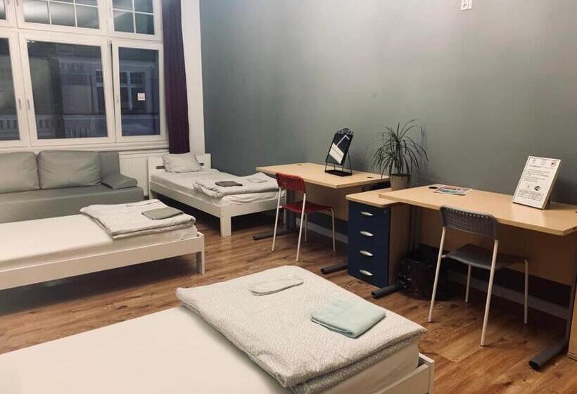 Cama em Quarto Compartilhado, Chilli Hostel