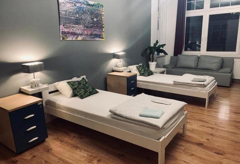 تختخواب در اتاق مشترک, Chilli Hostel