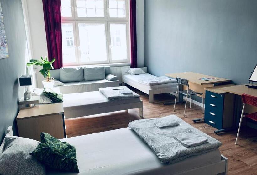 共用房间的床, Chilli Hostel