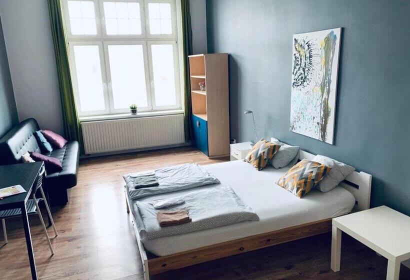 اتاق استاندارد, Chilli Hostel