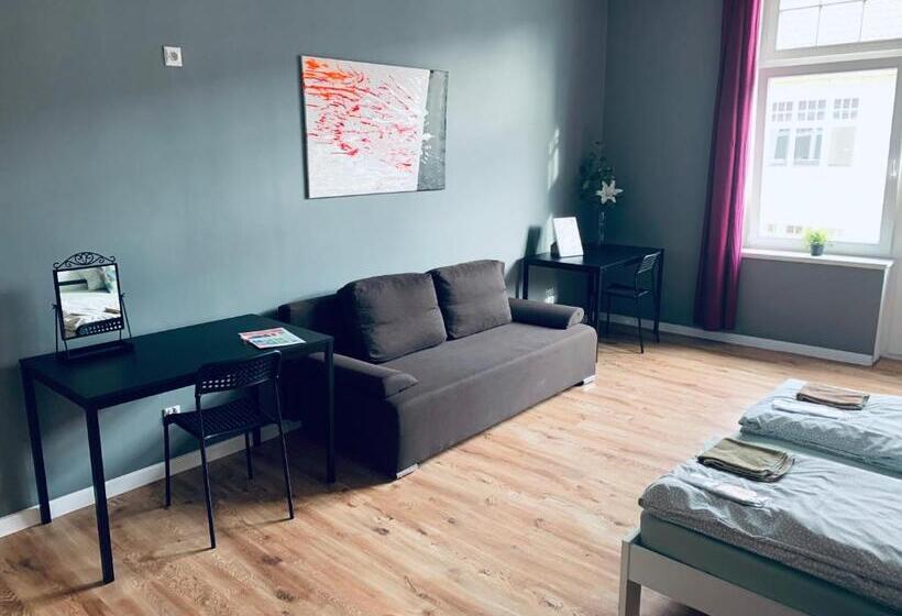 带共用浴室的标准房间, Chilli Hostel
