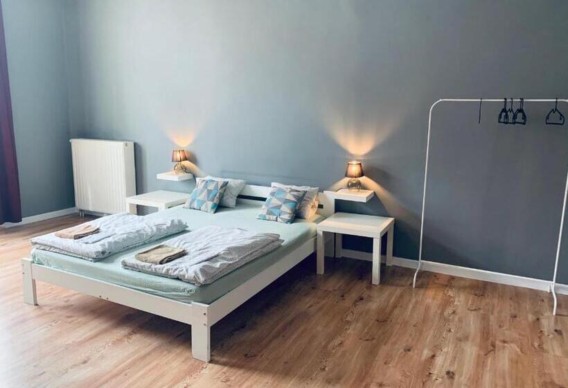 اتاق استاندارد با سرویس بهداشتی مشترک, Chilli Hostel