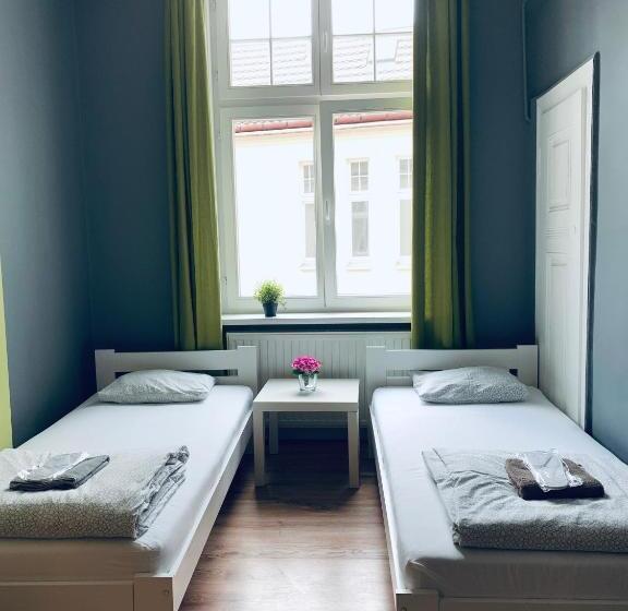 اتاق استاندارد با سرویس بهداشتی مشترک, Chilli Hostel