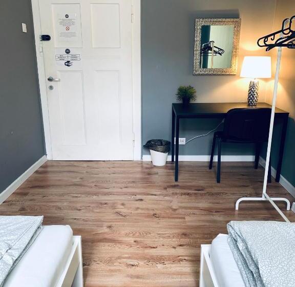 اتاق استاندارد با سرویس بهداشتی مشترک, Chilli Hostel