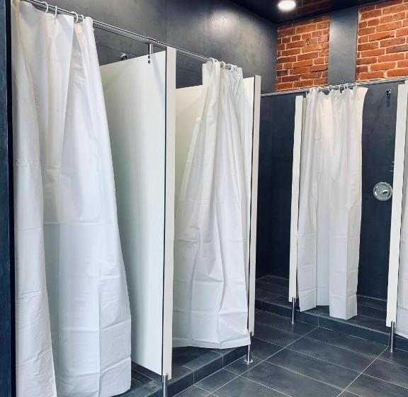 اتاق لوکس, Chilli Hostel