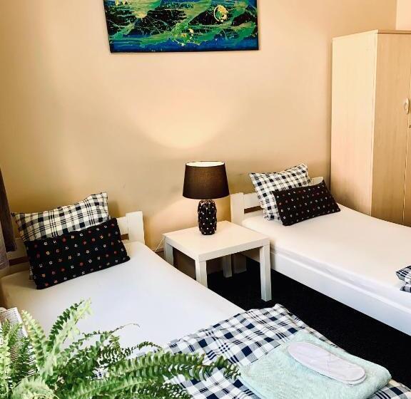 اتاق لوکس, Chilli Hostel