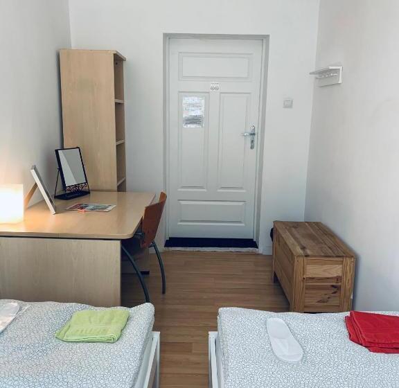 带共用浴室的标准房间, Chilli Hostel