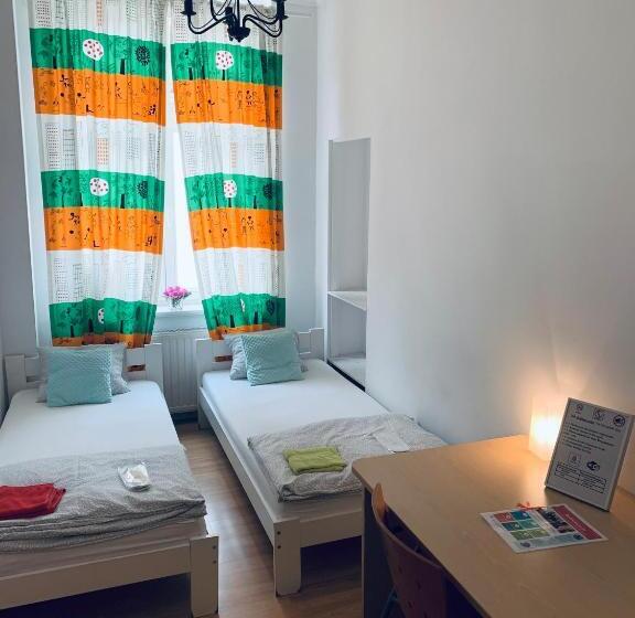 Quarto Estandar Banheiro Compartilhado, Chilli Hostel