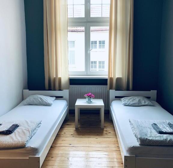 اتاق استاندارد با سرویس بهداشتی مشترک, Chilli Hostel