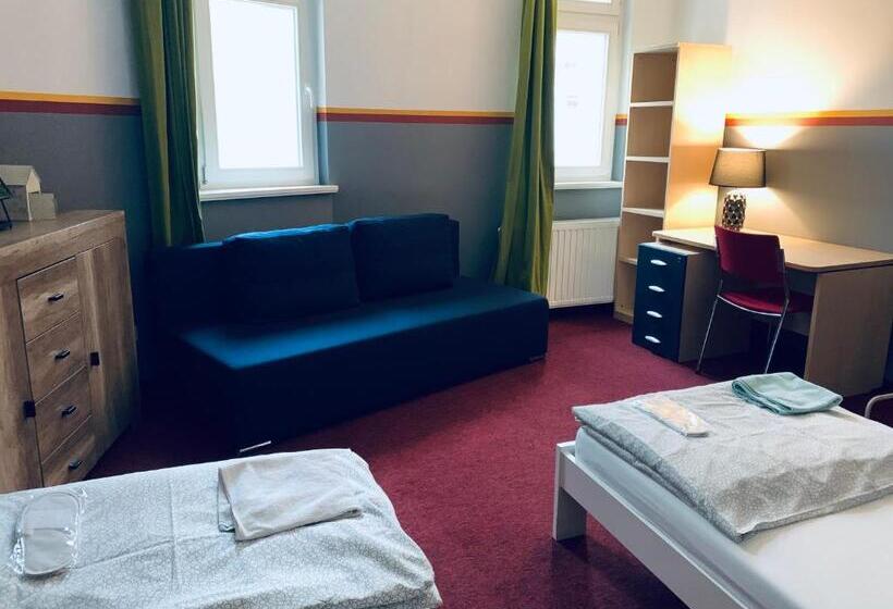 اتاق استاندارد با سرویس بهداشتی مشترک, Chilli Hostel