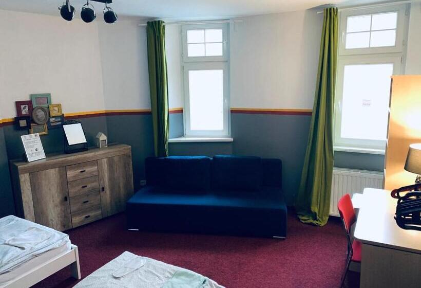 带共用浴室的标准房间, Chilli Hostel