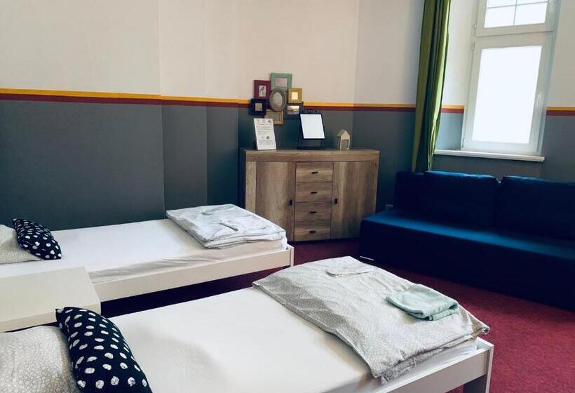 Quarto Estandar Banheiro Compartilhado, Chilli Hostel