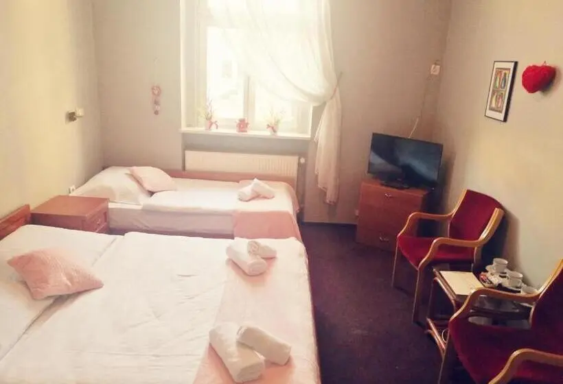 Standard Kolmen Hengen Huone, Rynkowy