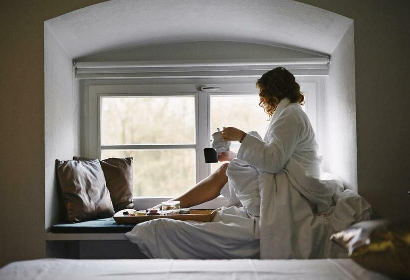 غرفة قياسية, Pałac Pakosław