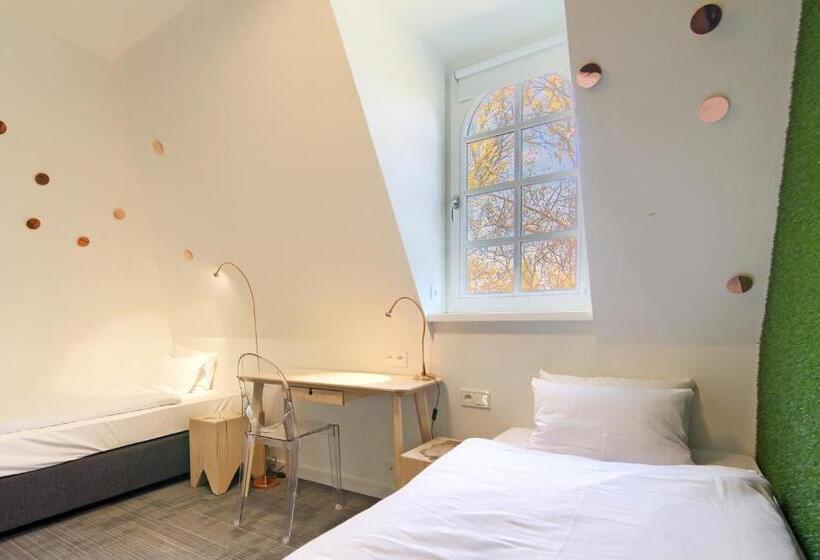 غرفة قياسية, Pałac Pakosław