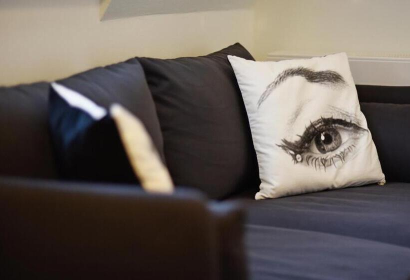 غرفة قياسية فردية, Pałac Pakosław