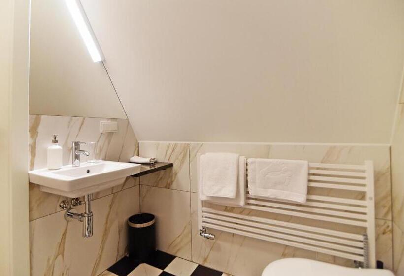 غرفة قياسية فردية, Pałac Pakosław