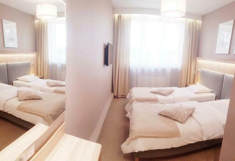 标准间, Restauracja Venus