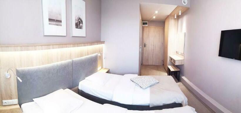 标准间, Restauracja Venus