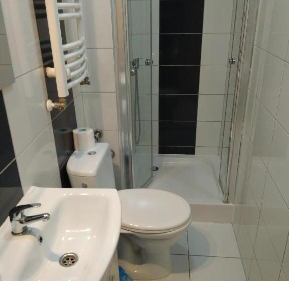 غرفة قياسية, Eleven Pokoje