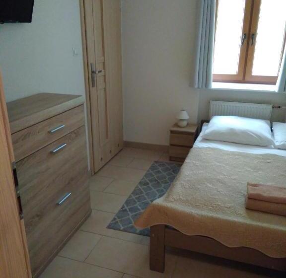 غرفة قياسية, Eleven Pokoje