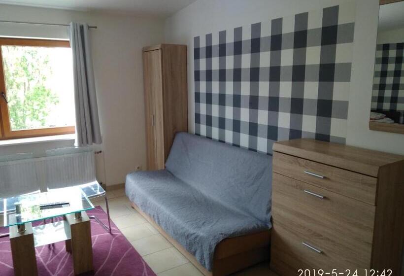 غرفة قياسية رباعية, Eleven Pokoje