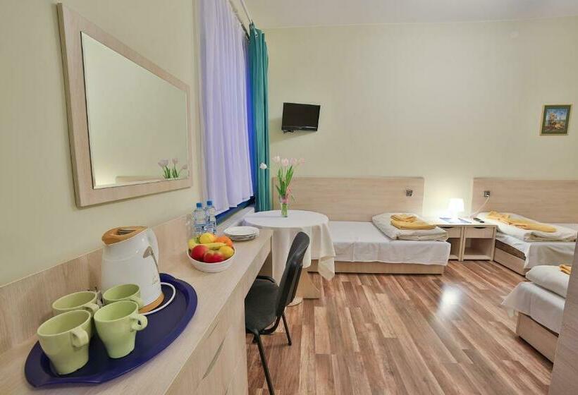 חדר סטנדרט לארבעה, Parkowy Dworek