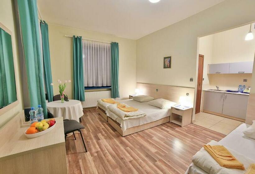 חדר סטנדרט לארבעה, Parkowy Dworek