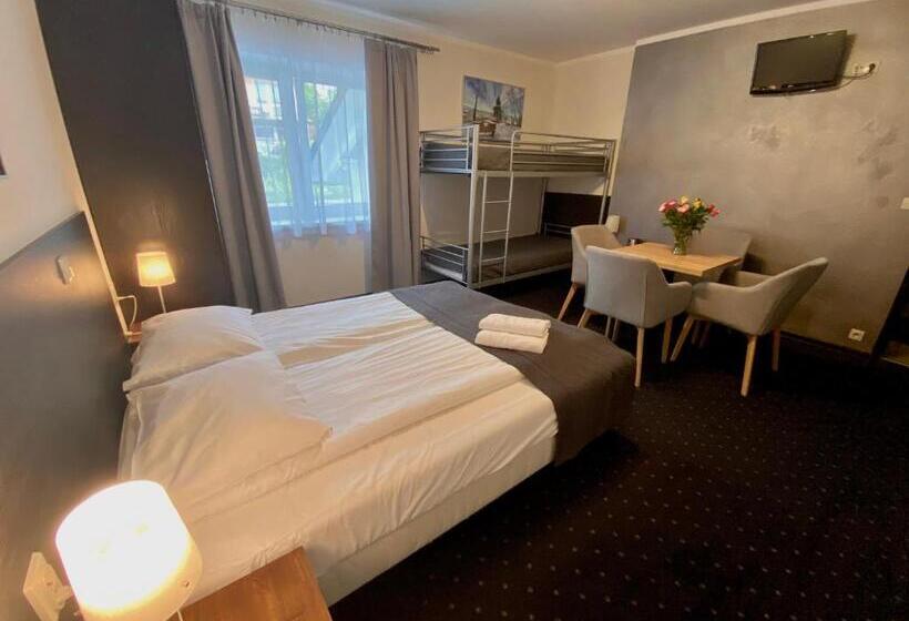 اتاق استاندارد چهار تخته, Willa Luiza