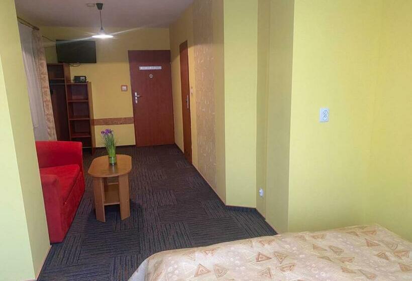 اتاق استاندارد سه نفره, Willa Mona