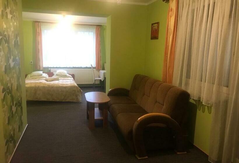 اتاق استاندارد سه نفره, Willa Mona