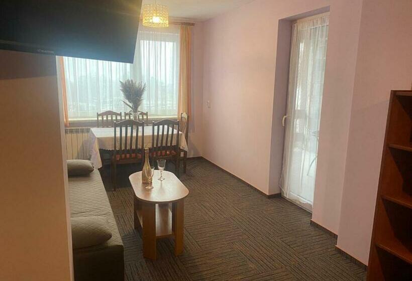 اتاق استاندارد سه نفره, Willa Mona