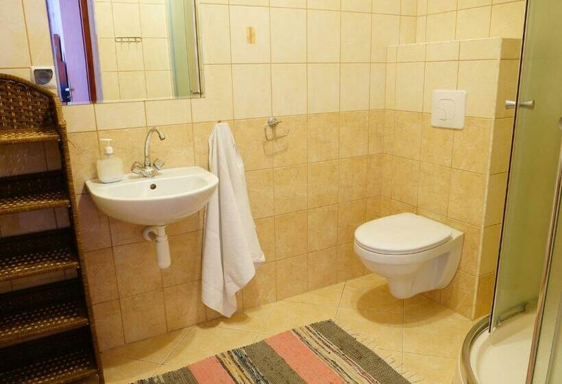 اتاق استاندارد سه نفره, Willa Mona