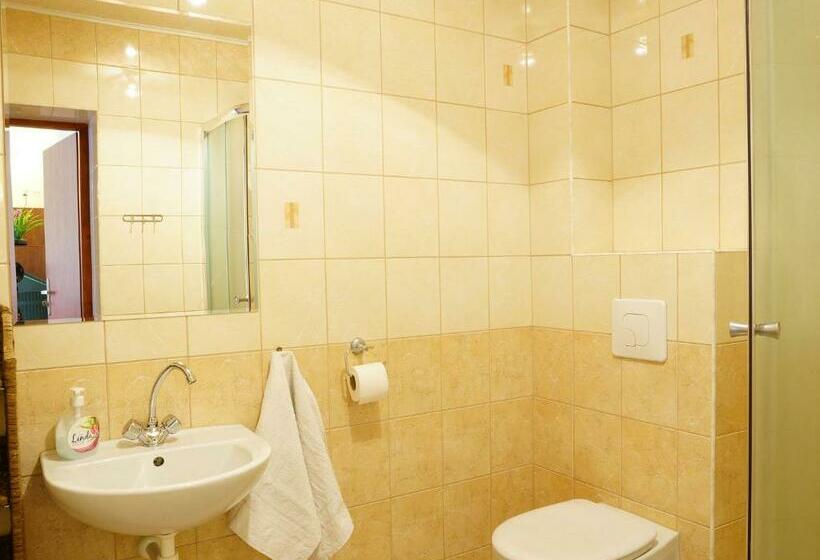 اتاق استاندارد سه نفره, Willa Mona