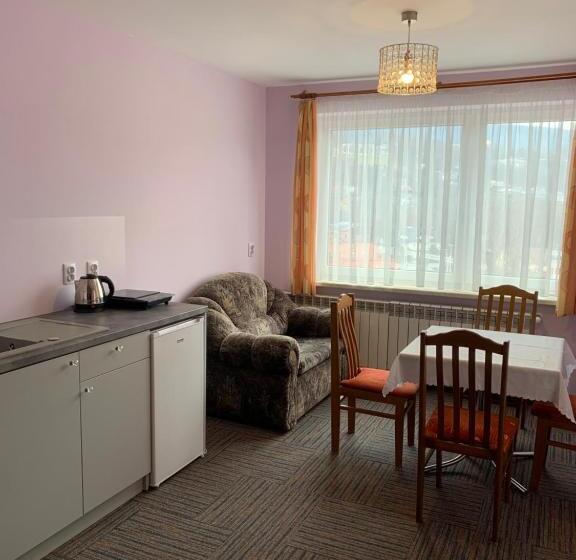 استودیوی استاندارد, Willa Mona