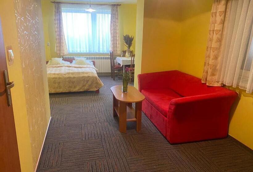 استودیوی استاندارد, Willa Mona