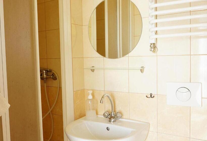 استودیوی استاندارد, Willa Mona