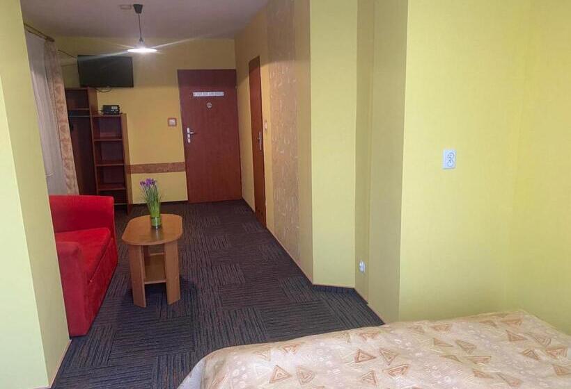 استودیوی استاندارد, Willa Mona