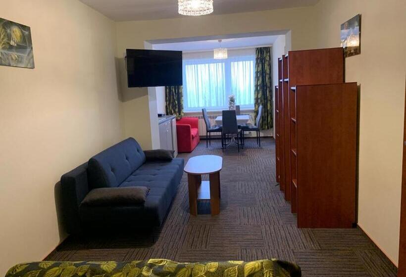 استودیوی استاندارد, Willa Mona