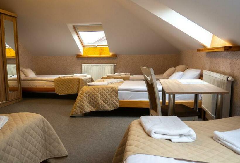 غرفة عائلية, Perla