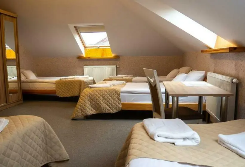 Chambre Familiale, Perla