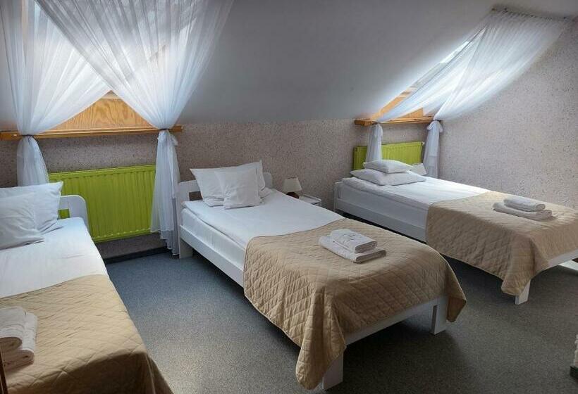 غرفة قياسية ثلاثية, Perla