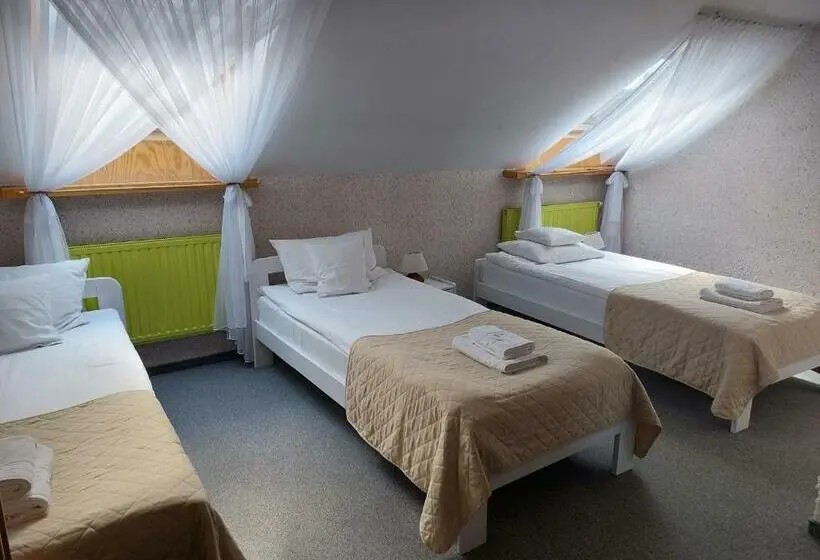 Chambre Triple Standard, Perla