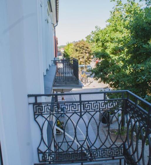 غرفة قياسية فردية مزودة بشُرفة, Perla