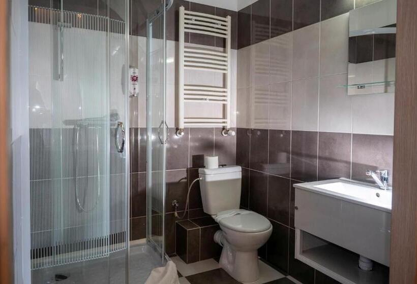 غرفة قياسية رباعية, Perla