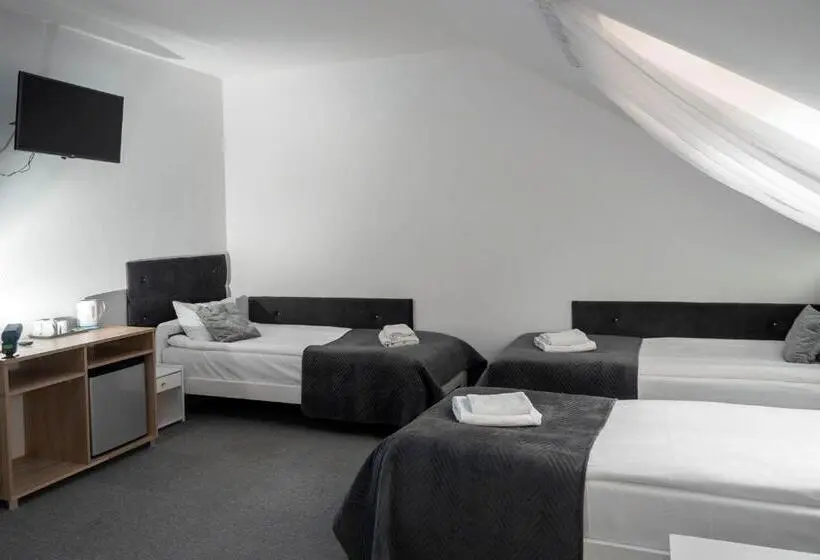 Chambre Quadruple Standard, Perla