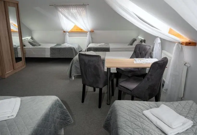 Chambre Familiale, Perla