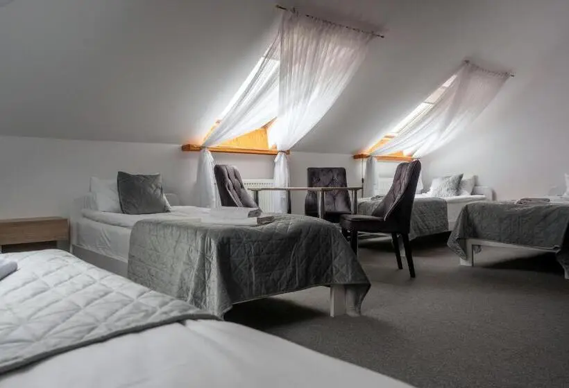 Chambre Familiale, Perla