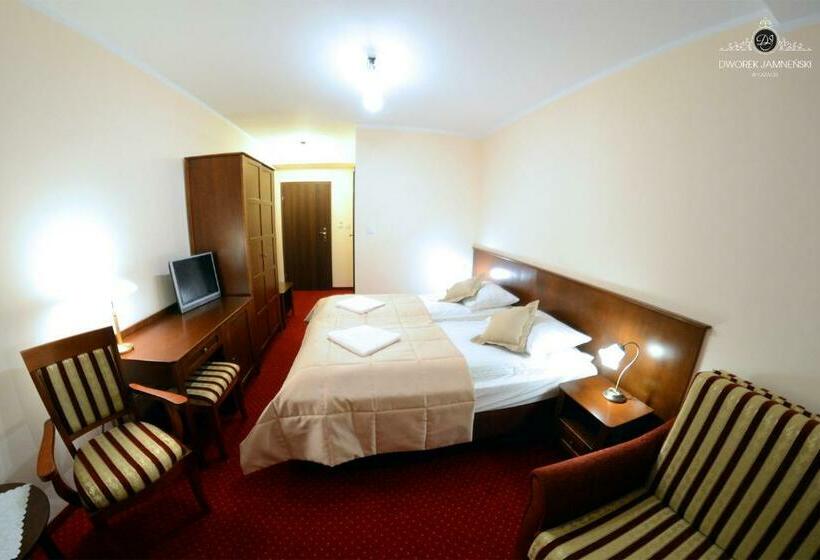 חדר סטנדרט לשלושה, Dworek Jamneński